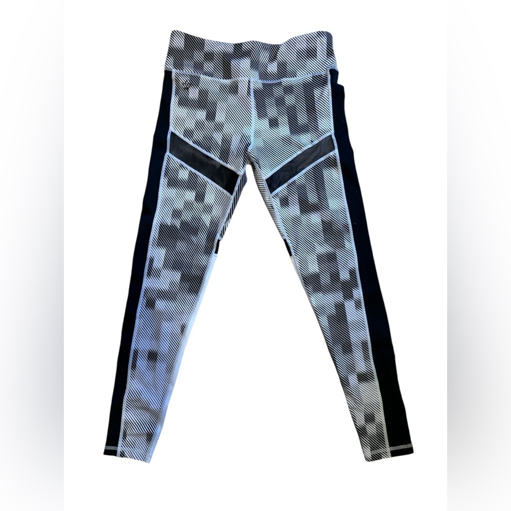 Workout Empire black and white mosaic leggings. Size medium